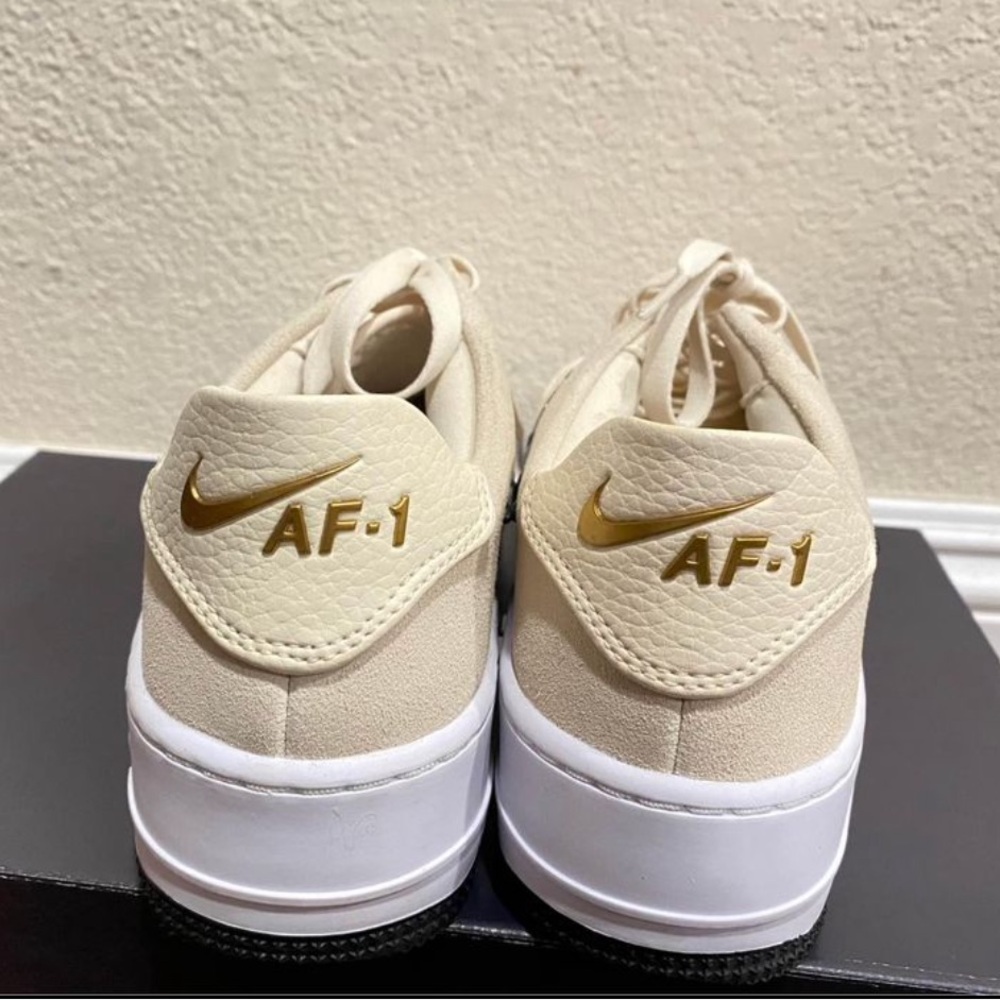 Nike Air Force 1 - Picture 4 of 8